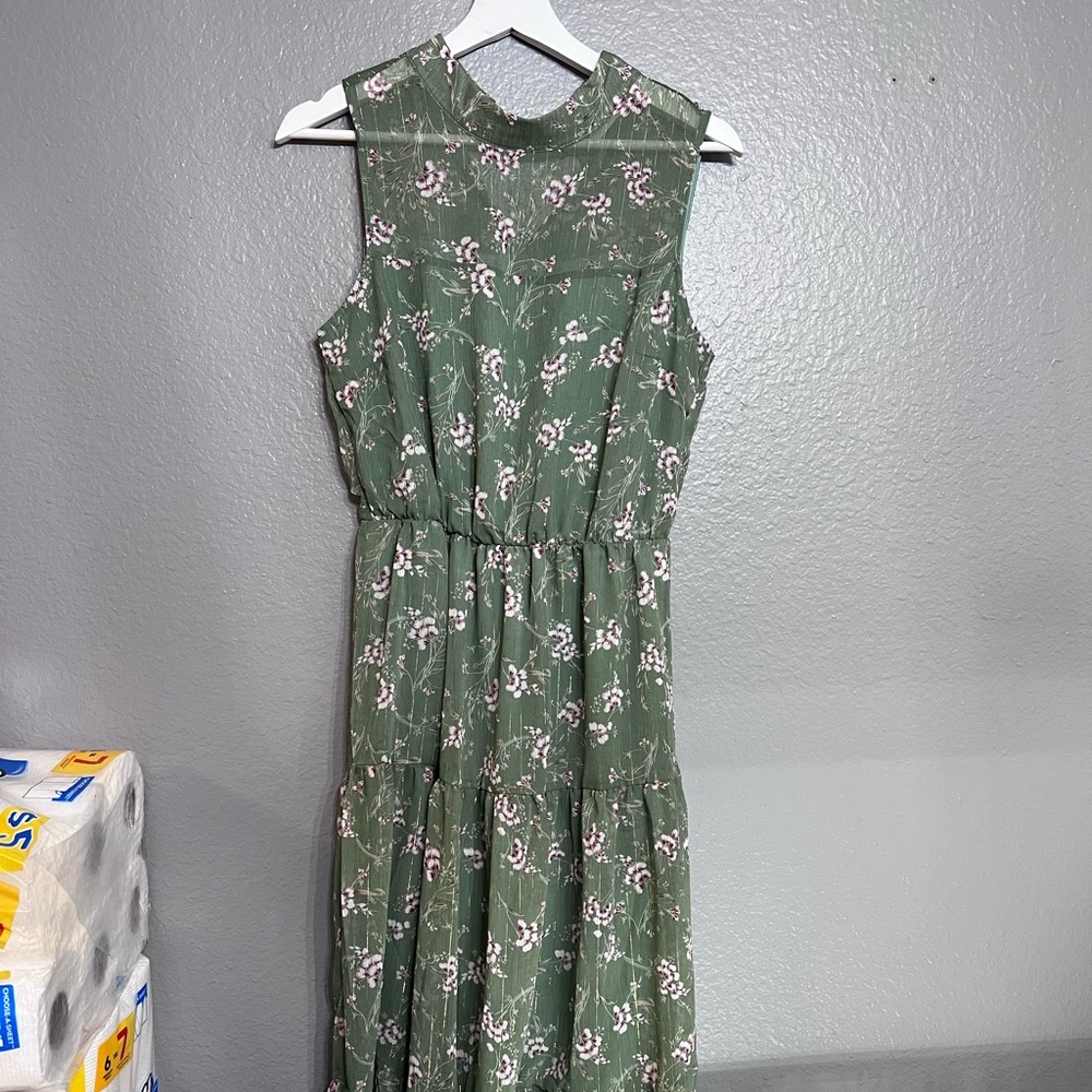 Lush NWOT All in Favor Sleeveless Tiered Dress Size Medium Sage Flora